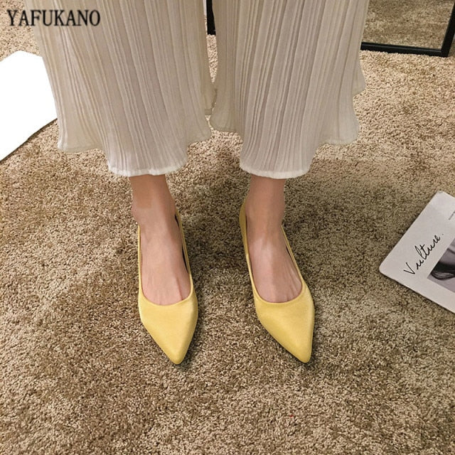 Simple Pointed High Heels yellow - Arabian Boutique
